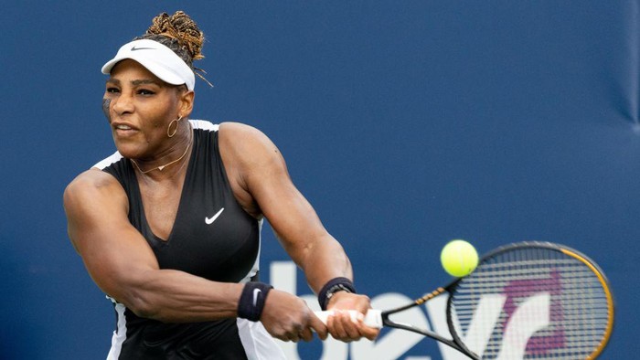TORONTO, ON - AUGUST 08: Serena Williams returns the ball during her National Bank Open tennis tournament first round match on August 8, 2022, at Sobeys Stadium in Toronto, ON, Canada. (Photo by Julian Avram/Icon Sportswire via Getty Images via Getty Images)