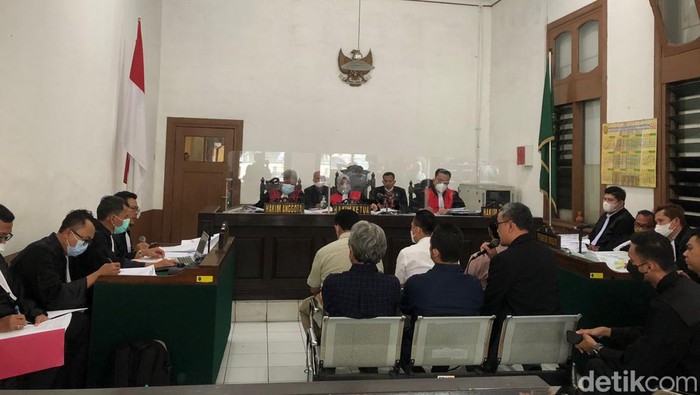 Suasana sidang Ade Yasin