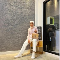 Selanjutnya ada Tantri Kotak yang juga memilih bisnis kontrakan sebagai salah satu sumber pendapatannya. Melalui Instagram Story miliknya, Tantri pernah memamerkan kontrakan 2 lantai miliknya yang terletak di Maguwoharjo, Yogyakarta. Foto: Instagram@tantrisyalindri