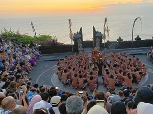 Fantastis! Gaji Penari Kecak Capai Rp 30 Juta Sebulan