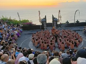 Tak Sekadar Tontonan, Tari Kecak di Pura Uluwatu Miliki Filosofi Magis