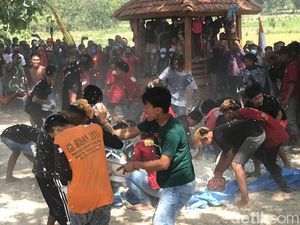 Uniknya Tradisi Tawur Sego, Bentuk Syukur Masyarakat Rembang