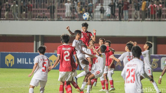 Timnas Indonesia U-16 melawan Timnas Myanmar U-16 pada laga semifinal Piala AFF U-16 2022 di Stadion Maguwoharjo, Sleman, DIY, Rabu (10/8/2022).