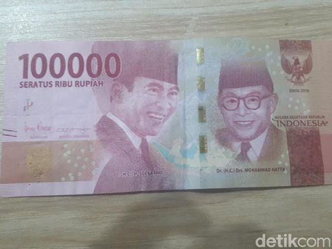 Sejumlah pahlawan diabadikan dalam uang Rupiah, baik koin maupun kertas. Nah, berikut ini 3 pahlawan nasional asal Jawa Timur yang wajahnya terpampang dalam uang Rupiah: