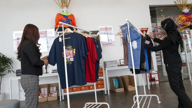 Shopee menambah beberapa pembaruan fitur di laman Shopee Pilih Lokal. Fitur baru ini dinilai mampu memudahkan brand lokal dalam mendapatkan perhatian calon pembeli.