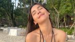 Urassaya Sperbund Doyan Banget ke Pantai!