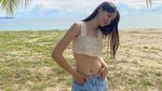 Urassaya Sperbund Doyan Banget ke Pantai!