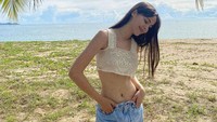 Dalam serial Bad Romeo, Urassaya Sperbund beradu akting dengan Mario Maurer. (Foto: dok. Instagram @urassayas)