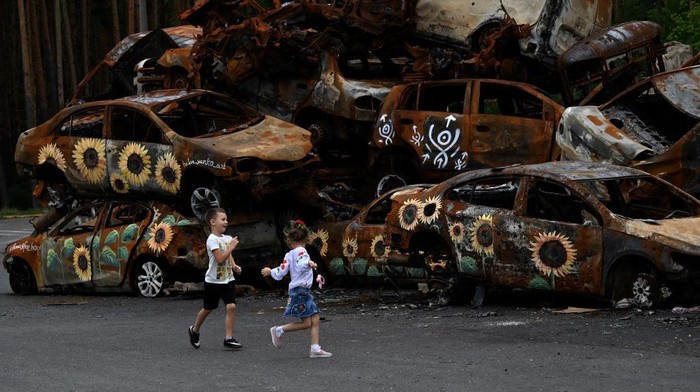 1393772364 IRPIN, UKRAINE - APRIL 20: Cars shot up and burnt during the month-long Russian military presence are piled alongside the road in the suburb northwest of Kyiv of Irpin, Ukraine, on April 20, 2022. Russian forces that invaded Ukraine on three fronts in late February were defeated in their efforts to cut-off and encircle the capital Kyiv, forcing a withdrawal which left behind hundreds of dead Ukrainian civilians on the streets and in yards, and in hastily dug temporary graves, making Bucha, Irpin and other suburbs now symbols of Russian military cruelties and reason for war crimes accusations. (Photo by Scott Peterson/Getty Images)