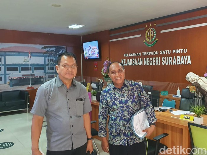Abdurrahman Saleh (baju batik), Pengacara FR oknum Satpol PP Surabaya