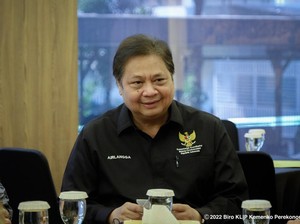 New Normal Pascapandemi, Airlangga Luncurkan Buku Vaksinasi COVID-19