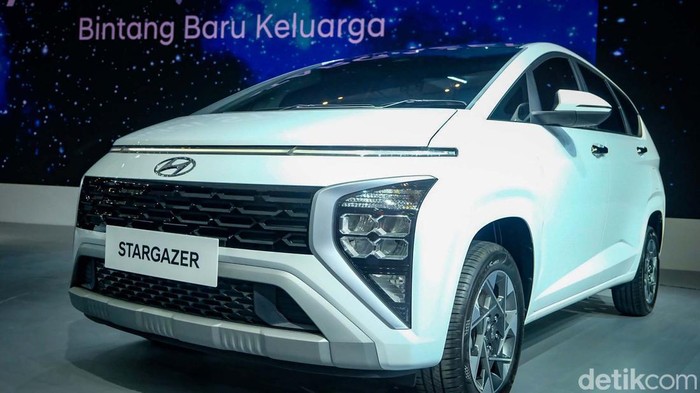 Akhirnya! Hyundai Stargazer Meluncur di GIIAS 2022 Hyundai Stargazer akhirnya meluncur di gelaran GIIAS 2022. MPV penantang Toyota Avanza hingga Mitsubishi Xpander ini resmi diperkenalkan ke publik.