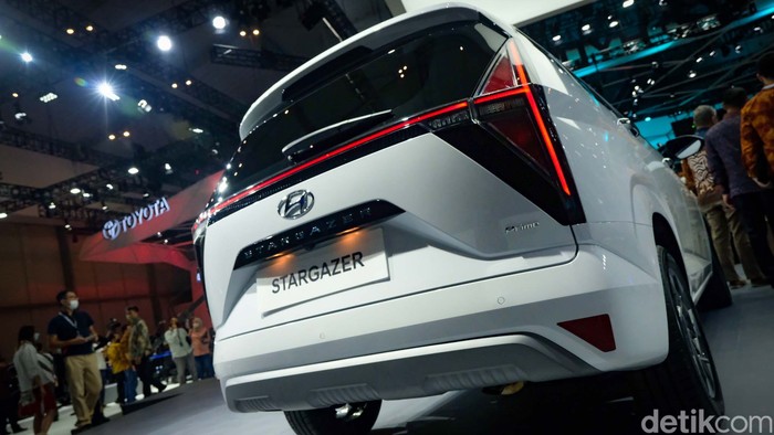 Hyundai Stargazer akhirnya meluncur di gelaran GIIAS 2022. MPV penantang Toyota Avanza hingga Mitsubishi Xpander ini resmi diperkenalkan ke publik.