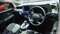Informasi mengemudi makin jelas dengan adanya layar 4.2 inch TFT Color LCD Cluster. Sementara dari segi hiburan, Hyundai membenamkan layar 8 inch Audio dengan konektivitas smartphone.