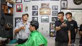 Barbershop Asgar Bisa Beromzet 100 Juta Per Bulan