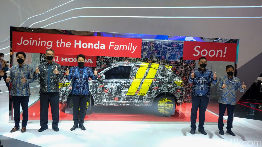 Selain CR-V Hybrid dan Accord Hybrid, PT Honda Prospect Motor memperkenalkan SUV RS concept di GIIAS 2022. Mobil ini belum resmi meluncur di Indonesia.