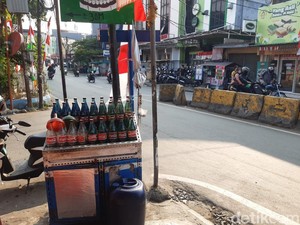 Seloroh Jurnalis MotoGP Isi Bensin Eceran 4 Botol Rp 70.000: Pajak Turis