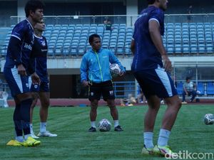 Kala Pemain Persib Saling Beri Motivasi Demi Kebangkitan