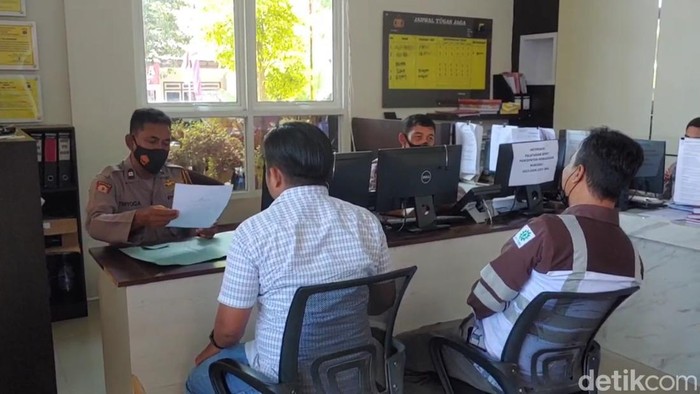 Didik Pramono, Direktur PT Sparta Putra Adhyaksa (SPA) didampingi kuasa hukumnya di Polres Batang, Kamis (11/8/2022)/ Didik Pramono, Direktur PT Sparta Putra Adhyaksa (SPA) didampingi kuasa hukumnya di Polres Batang, Kamis (11/8/2022)/