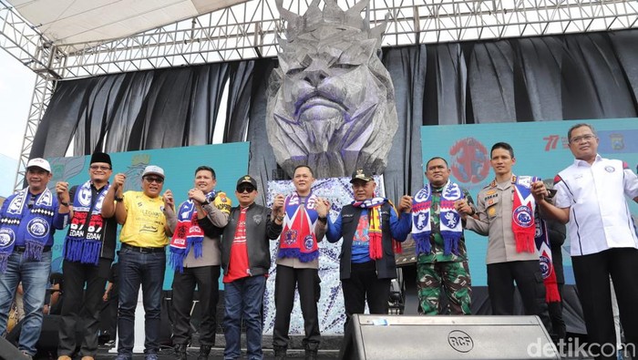 Forkopimda meresmikan patung kepala singa di Stadion Kanjuruhan Malang