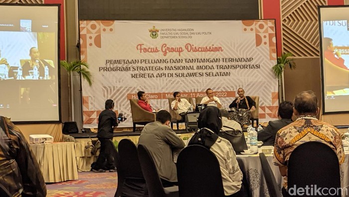 Forum Group Discussion yang digelar Unhas di Hotel Claro Makassar.