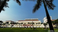 Gedung ini akhirnya digunakan sebagai kantor urusan keuangan negara dan sejumlah instansi pemerintah. Sejak 1828 hingga 1942 kemudian berlanjut kekuasaan Jepang di Indonesia periode 1942-1945 serta jaman NICA tahun 1945-1949.