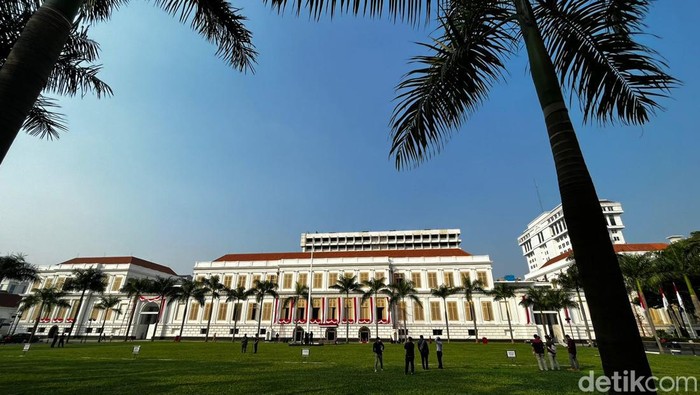 Kementerian Keuangan tengah melakukan renovasi terhadap Gedung AA Maramis atau yang lebih dikenal sebagai Gedung Daendels.