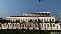 Mengutip website Kemenkeu, Gedung AA Maramis ini merupakan gedung yang dibangun pada 7 Maret 1809 oleh Gubernur Jenderal Hindia Belanda, Herman Willem Daendels.