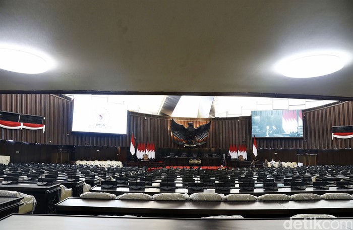 Jelang pidato kenegaraan Presiden Joko Widodo (Jokowi), Gedung Parlemen Senayan, Jakarta, terus bersolek untuk menyambut para tamu.