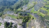 Dilaporkan cuaca panas telah berlangsung selama lebih dari sebulan di Hangzhou.  