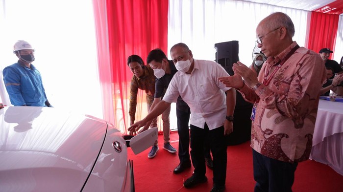 Implementasi Pembangkit Listrik Berbasis Surya Keterlibatan swasta dalam implementasi pembangkit listrik berbasis surya, diharapkan mampu mempercepat target pemerintah dalam transisi energi.