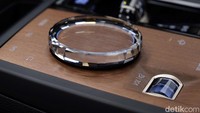 Kesan mewah terlihat di interior BMW iX ini. 