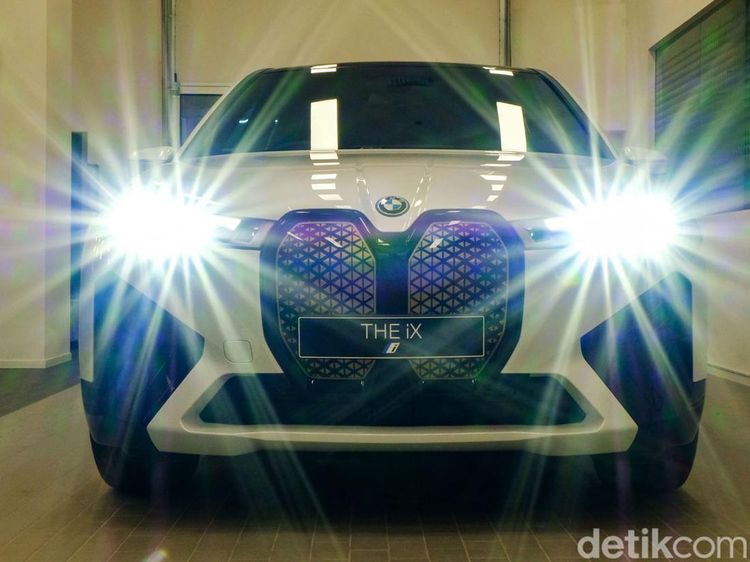 Ini Lho BMW iX dan i4, Mobil Listrik Penantang Hyundai Ioniq