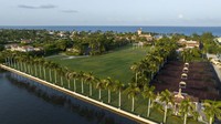 Tampak rumah Donald Trump yang mewah dengan lapangan golf dan kolam renang. Mengutip laman pemberitaan Al-Jazeera, dua kasus tersebut salah satunya adalah upaya Trump dalam membatalkan hasil pemilu 2020, dan tindakan membawa sejumlah dokumen kepresidenan tanpa izin.