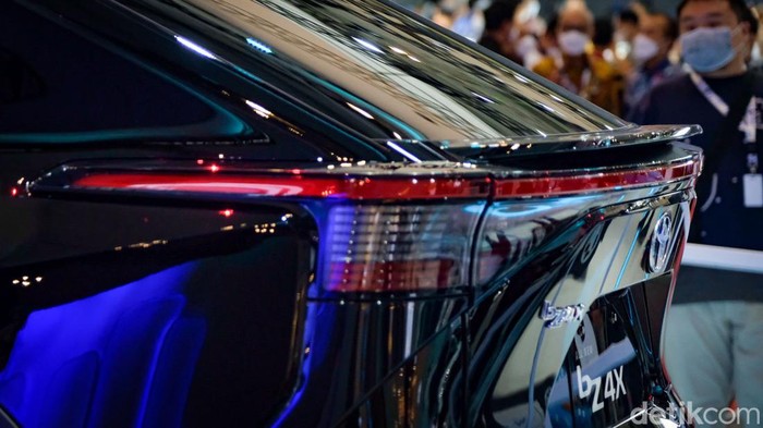 Ini yang Ditunggu! Mobil Listrik Toyota bZ4X Resmi Dirilis di GIIAS Mobil listrik Toyota bZ4X resmi dirilis di pameran otomotif Gaikindo Indonesia International Auto Show (GIIAS) 2022. SUV ramah lingkungan ini dirilis pada hari pertama penyelenggaraan GIIAS 2022.
