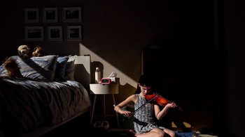 2st Place Photographer of the Year: Girl with the Violin | Kelley Dallas | iPhone 13 Pro Foto: IPPAWARDS