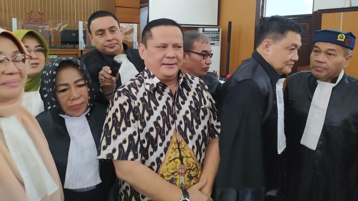 Irjen Napoleon Bonaparte (kemeja batik)-(Wilda/detikcom)