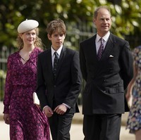 Remaja yang disebut menjadi salah satu cucu favorit Ratu itu sebelumnya jarang tersorot publik. Tapi belakangan, James, Viscount Severn mulai banyak tampil di sejumlah acara keluarga kerajaan. Foto: Getty Images/Leon Neal