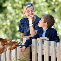 Tentu saat mereka masih sangat muda kami berusaha menjauh mereka dari publik. Hanya untuk kepentingan mereka, untuk bisa tumbuh senormal mungkin, kami rasa itu penting, kata Sophie Wessex.Foto: Getty Images/Leon Neal