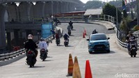 Jembatan baru ini sudah mulai dibuka untuk umum meskipun pengerjaannya belum selesai 100 persen.