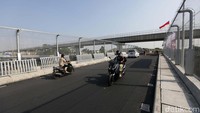 Jembatan ini merupakan penganti jembatan Antelope lama yang viral karena melewatinya harus menunduk imbas pemasangan box girder proyek kereta cepat.
