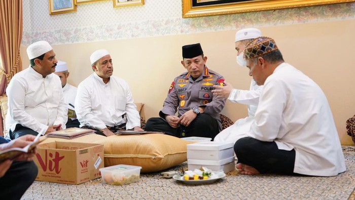 Kapolri Jenderal Listyo Sigit Prabowo takziah ke rumah duka Habib Zen bin Umar