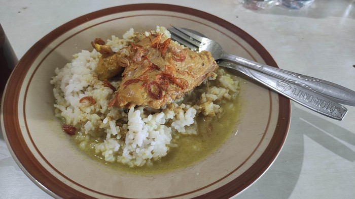 Kare Ayam Kampung Mak Ten Pakisaji