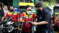 Program Livin’ Urban yang berfokus untuk menyejahterakan masyarakat melalui berbagai inisiatif mulai dari digitalisasi pasar bertajuk Livin’ Pasar, Livin’ Warung, Livin’ Kampoeng Usaha dan Kampoeng Sehat hingga Livin’ Society yang memberikan dampak sosial positif bagi semua pihak.