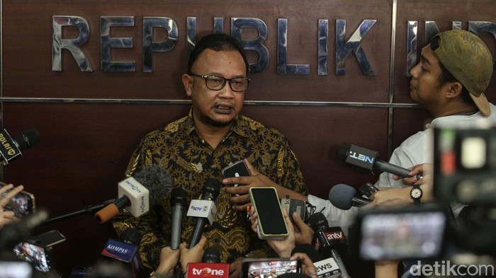 Pemeriksaan Irjen Ferdy Sambo oleh Komnas HAM hari ini batal dilakukan. Hal itu lantaran timsus masih melakukan pendalaman terhadap Ferdy Sambo.