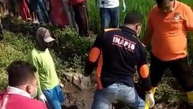 mayat dalam selang di jombang