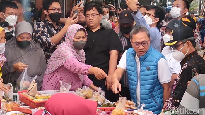 Mendag Zulkifli Hasan di Pasar Wates, Kulon Progo, Kamis (11/8/2022).