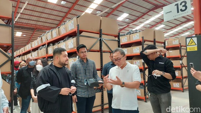 Salah satu perusahaan tekstil, Erigo telah berdiri sejak tahun 2011. Gudang produksi brand itu terletak di Legok, Banten. Bagaimana isi dari gudang produksi Erigo?