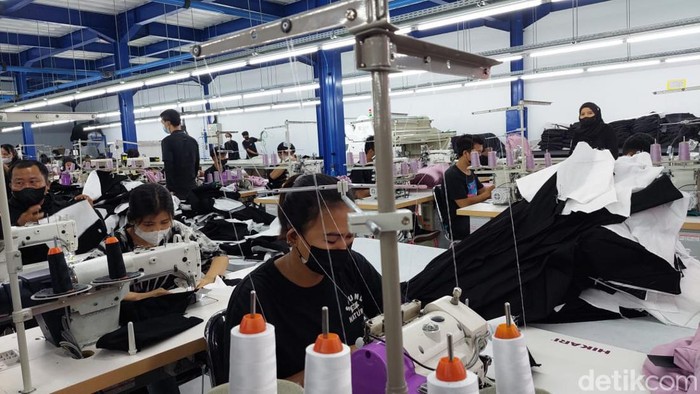 Salah satu perusahaan tekstil, Erigo telah berdiri sejak tahun 2011. Gudang produksi brand itu terletak di Legok, Banten. Bagaimana isi dari gudang produksi Erigo?