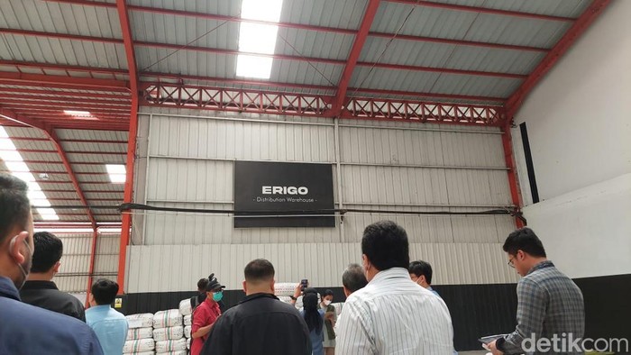 Mengintip Gudang Produksi Erigo di Banten Salah satu perusahaan tekstil, Erigo telah berdiri sejak tahun 2011. Gudang produksi brand itu terletak di Legok, Banten. Bagaimana isi dari gudang produksi Erigo?